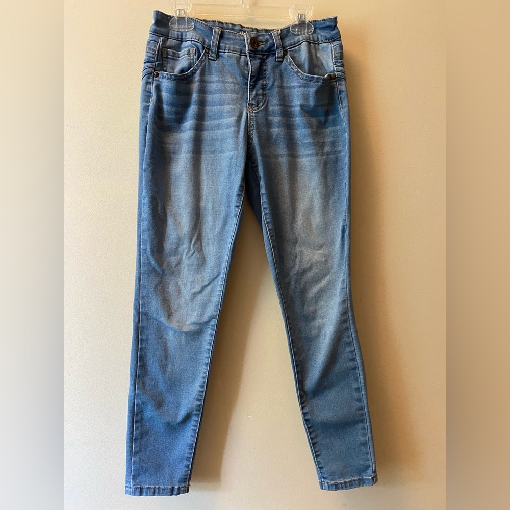 Style&Co light wash cropped skinny jeans size 2P